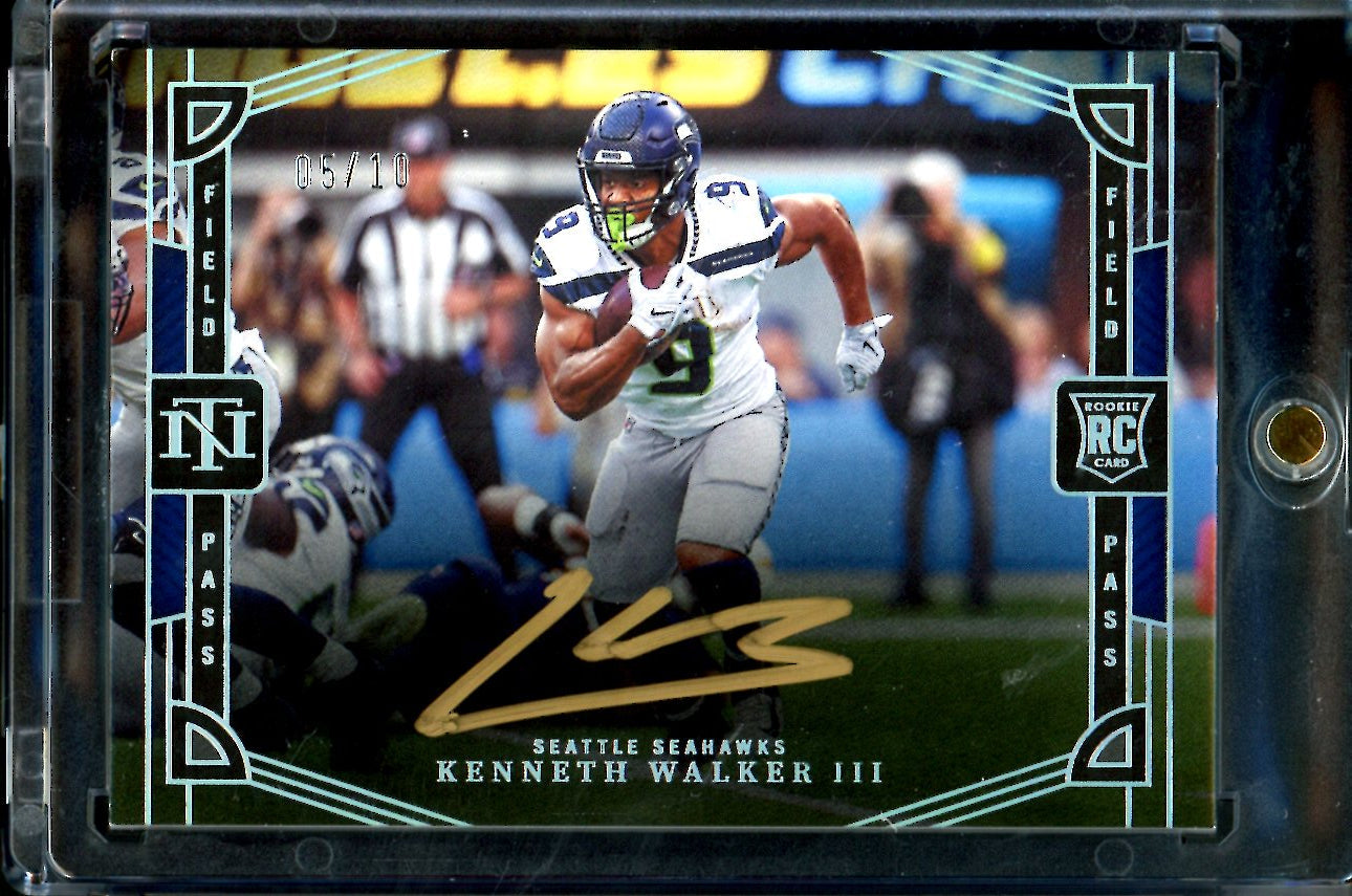 2022 Panini National Treasures Kenneth Walker III Rookie Field Pass Auto Gold /10 Seahawks
